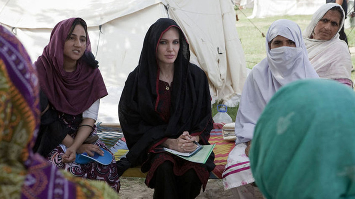 Pakistan Floods: Hollywood actress Angelina Jolie visits Dadu to review rescue, relief activities